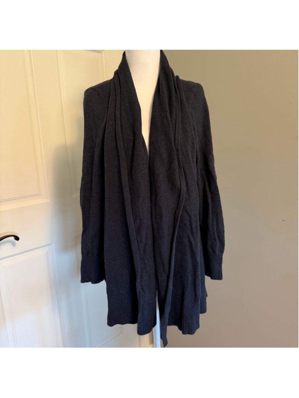 Women's CAbi Victoria Sweater Cardigan Navy Shawl Collar Open Back #3360 Size M - Picture 4 of 9